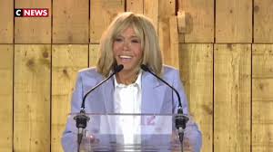 Bolsonaro condemned what he described as macron's meddling in brazilian affairs and. Brigitte Macron Reagit Aux Propos De Jair Bolsonaro Youtube