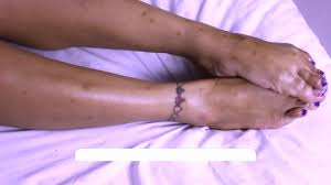 lightskin African girl uses her pretty feet to please a dick - XNXX.COM