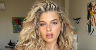 Alana Bailey's Instagram, Twitter & Facebook