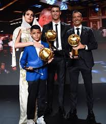 زوار مصراوي الأعزاء، تابعوا معنا تغطية مباشرة لحفل توزيع جوائز جلوب سوكر للأفضل ووصل محمود الخطيب رئيس مجلس إدارة النادي الأهلي إلى الحفل بعد لتلبية دعوة جلوب. Ø±ÙˆÙ†Ø§Ù„Ø¯Ùˆ ÙŠÙÙˆØ² Ø¨Ø¬Ø§Ø¦Ø²Ø© Ø¬Ù„ÙˆØ¨ Ø³ÙˆÙƒØ± Ù„Ø£ÙØ¶Ù„ Ù„Ø§Ø¹Ø¨ ÙÙŠ Ø§Ù„Ø¹Ø§Ù„Ù… ÙÙŠ 2018 Ø¨ÙˆØ§Ø¨Ø© Ø§Ù„Ø´Ø±ÙˆÙ‚ Ù†Ø³Ø®Ø© Ø§Ù„Ù…ÙˆØ¨Ø§ÙŠÙ„