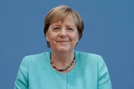 Als merkel im jahr 2005 das amt von gerhard schröder übernahm, war sie nicht nur die erste frau im amt der kanzlerin, sondern auch die erste regierungschefin deutschlands, die in den neuen bundesländern aufgewachsen ist. Sommer Pressekonferenz Angela Merkel Lasst Es Austrudeln