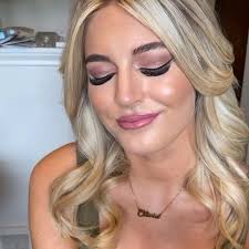 Glam for this homecoming queen!