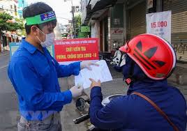 Lực lượng chức năng kiểm tra việc người dân ra đường trong thời gian thực. G9 Cxtx2 Ho3 M