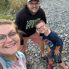 What do the different colored lights