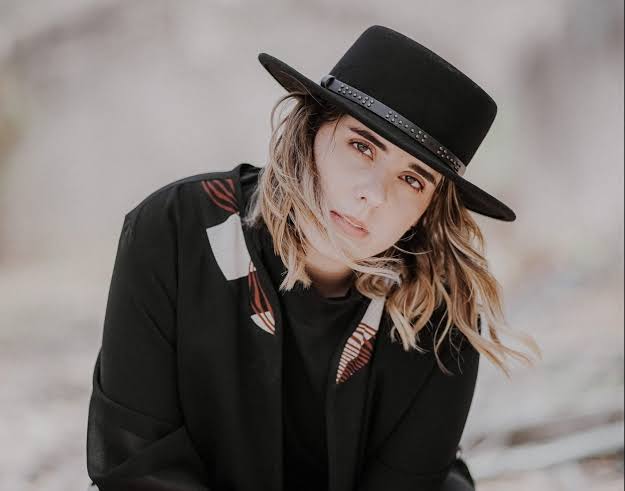 Covi Quintana, la artista que pone su corazón en todas sus composiciones