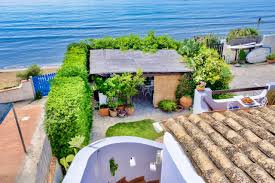 Attico fronte mare a nizza di sicilialo studio immobiliare ferlisi vi presenta questa incantevole proprietà con vista sul mare nel cuore di nizza di sicilia. Casa Grande Sul Mare Siculus Com