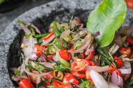 Sambal khas bali ini sampai sekarang masih hits di banyak varian kuliner. Cara Buat Sambal Matah Yang Endeus Banget