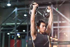 chinese man with kettlebells
