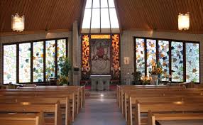 Eine alte legende erzählt, dass fromme christen eines tages den sarg marias öffneten und darin nicht den leichnam fanden, sondern frische, duftende blumen und kräuter. Maria Himmelfahrt Katholische Kirchengemeinde Berlin