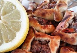 Sfeeha Ou Recette De Viandes Libanaises Une Patisserie Differente Mais Extremement Delicieuse Pates A La Viande Alimentation Idee Recette