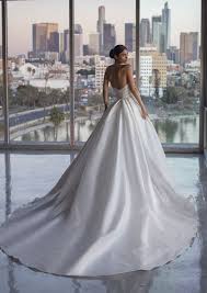 Il prelievo dei viaggiatori è incluso si prega di essere pronti 15 minuti prima dell'orario di ritiro previsto. Die Pronovias Kollektion Fur 2021 Hollywood Glamour Fur Ihre Hochzeit In 2020 Meerjungfrauenkleider Prinzessinnenkleid Gut Angezogen Zur Hochzeit