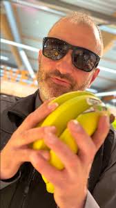 🐟 Rollmops gegen Fischblick und 🍌 Banänchen gegen´s Fähnchen?, 👉 Wenn  der Kater gefühlt so richtig über dich hinüberstiefelt, ist Expertenrat  gefragt. , Hast du diese Hausmittel selbst schon mal ...