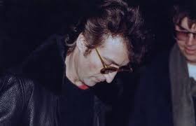 John Lennon signing an autograph for Mark David Chapman, the man that would  kill him five hours after this photo was taken. 1980 [671 × 434] :  r/HistoryPorn