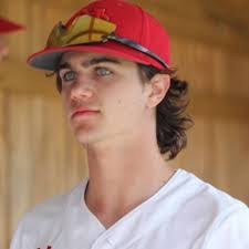 Sean Dewey's Instagram, Twitter & Facebook