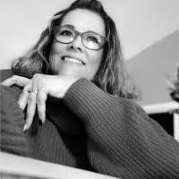 Jennifer Dearmond's Instagram, Twitter & Facebook