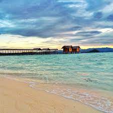 22 Places In Indonesia You Ll Find White Sand Beaches With Crystal Clear Water Wowshack Crystal Clear Water White Sand Beach Clear Water