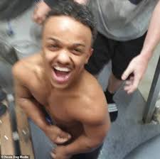 Bất ngờ võ sĩ chỉ cao 1,1m chuẩn bị thượng đài thi đấu