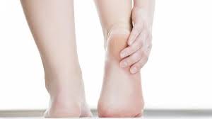 Sakit tumit atau dalam bahasa perubatannya plantar fascitiis adalah sakit pada bahagian tumit yang kerap dialami oleh orang dewasa dan ada yang turut merasakan sakit sehingga seluruh tapak kaki. 10 Punca Sakit Tumit Bagi Wanita Yang Paling Kerap Berlaku Tanpa Disedari Bidadari My