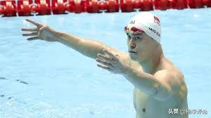 Sun yang claimed a record fourth straight 400 metres freestyle title at the world championships on sunday but the bitterness over the chinese swimmer's doping record spilled over to the medal. European And American Public Opinion Is Too Despicable He Even Sarcastically Said That Sun Yang S Body Is Strange Including Teeth Fingers And Birthmarks Inews