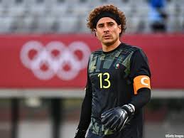 彼女たちには4人の異母兄弟がいる。 2人の姉妹はしばしば同じ試合に出場し、マネジメントを務める両親が同行する 5 。 両親はバンコク近郊のローズ・ガーデン・ゴルフコースにプロ向けのゴルフショップを所有している 5 。 V3tsbxxehoztkm