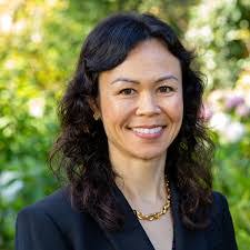 Jennifer Weir's Instagram, Twitter & Facebook