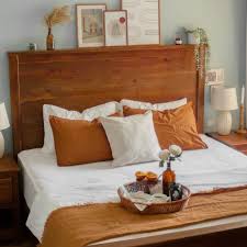 Emma goes to bed at 11 o'clock. 10 Tips For Decorating A Beautiful Bedroom