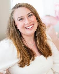 Erin Houlihan's Instagram, Twitter & Facebook