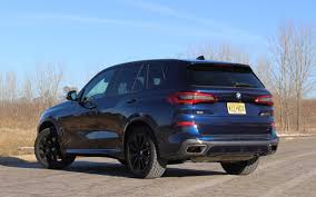 Kde jinde než na akceleraci. Comparison Audi Sq7 Tdi 2020 Vs Bmw X5 M50i 2020 Suv Drive