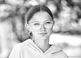 The school year is almost over here and as I like our secretary very much,  I sewed something for her and her two cats. There's some catnip in the  fish. 🐠🐠😻