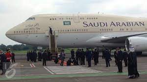 Cuaca saat itu hujan disertai kilat. 2 Tulisan Doa Di Pesawat Raja Salman News Liputan6 Com