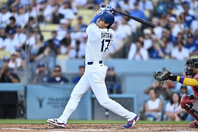 Dodgers star Shohei Ohtani to have left knee drained Sunday and will miss All-Star Game - Yahoo Sports