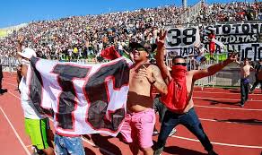 The game is set to be played in the estadio elías figueroa brander stadium, in the city of valparaíso. Estadio Nada Seguro Las Imagenes Que Dejo El Suspendido Partido De Colo Colo Y Wanderers