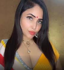 Priya 35 year old Single Girl from Pune Have many friends Still searching  for a motive in Life Please suggest what kind of adventure can we plan I'm  Life?????