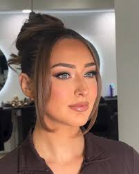 𝐑 𝐎 𝐂 𝐇 𝐄 (@roche.salon) • Mga litrato at video sa Instagram