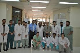 الأخبار جامعة الملك فيصل وفد من طلاب كلية الطب البيطري يزور مختبرات