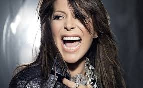 .alejandra guzmán fue sometida ayer a una cirugía para retirarle la sustancia que un doctor le pero lo más sorprendente, según enrique guzmán, padre de la cantante, fue que en el organismo de. Alejandra Guzman Muestra Las Cicatrices De Sus Cirugias