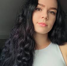 How long does Bonehilda stay and what are her abilities in Sims 4?