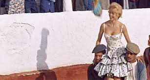 Fotos de sus looks a lo largo de su carrera. Vintage Beauty In Motion Brigitte Bardot In 1958 S The Night Heaven Fell On Make A Gif