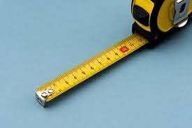 Tricks for measuring things without a tape measure or ruler, using ordinary objects. How To Measure Without A Tape Measure Or Ruler Apartment Therapy