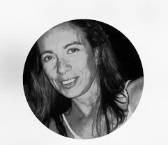 Muy triste la noticia de la muerte de Marisa Jiménez, tanto mi madre como  yo trabajamos con ella en la Galería La Nave de Valencia con varios  artistas. Una sonrisa muy especial.