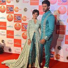 Ashi Singh and Shagun Pandey looking adorable as they walk the red carpet of Zee Rishtey Awards twinning in a blue outfit… | Instagram
