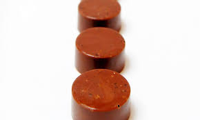 Suivez La Recette Des Bonbons Au Chocolat Au Lait Et Ganache Poivre Timut D Emilie Une Recette De Moulage En Chocolat Chocolat Chocolate Bonbon Recette Bonbon