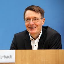 Karl lauterbach is professor of health economics and epidemiology, and since 1998 he has served as director of the institute of health economy and clinical epidemiology at the university of cologne. Karl Lauterbach Zum Kompletten Gluck Fehlt Mir Eine Liebevolle Frau Gala De