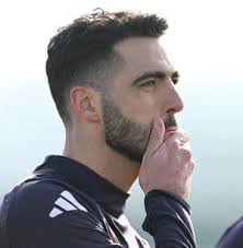 Watch in this video how Fedor Gorst stays so tight to center of the cueball 