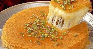 Knafeh árabe con queso y jarabe dulce