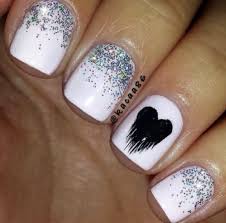 Black And White Ombre Nails With Glitter Pin By Sassygirlvinyldesign On Nails Heart Nails Nail Art Ombre Heart Nail Art