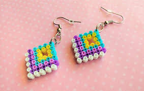 Pendientes De Pixeles Coloridos Pendientes Geometricos En Etsy Fuse Beads Perler Beads Designs Mini Hama Beads