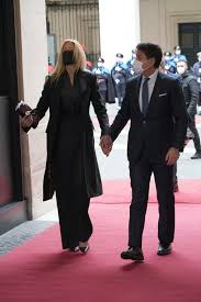 Giuseppe conte con la compagna olivia paladino (lapresse) all'elenco delle faide nelle famiglie più ricche rischia di iscriversi anche quella di cesare paladino , dove potrebbe scoppiare una. Olivia Paladino La First Lady Discreta Lascia Palazzo Chigi Le Foto Formiche Net