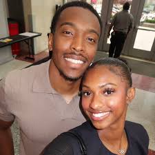 here to show a sign of life 🫶🏽🌷💃🏽❤️