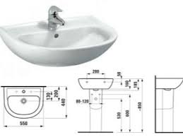 Non centra nulla con l'altezza di una persona, è una questione di comodità di utilizzo. Dimensioni Del Lavello Dimensioni Standard Per Un Lavandino Del Bagno Modelli Piccoli E Di Forma Insolita Larghi 80 E 120 Cm Profondi 40 E 50 Cm